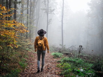 Frau im Wald